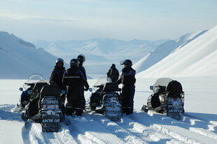 Snowmobiling-spitsbergen-svalbard-arctic.JPG