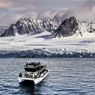 Barentsburg by Catamaran