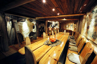 dining-area-basecamp-trappers-hotel-longyearbyen.jpg