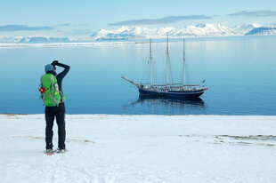 Arctic-Spring-Sailing-Voyage-Hike-Sail-Hiking-Snowshoeing-Spitsbergen-May-Rembrandt-Brigantine-Philipp-Schaudy.jpeg