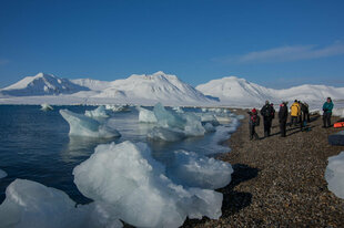 Arctic-Spring-Sailing-Voyage-Hike-Sail-Hiking-Spitsbergen-May-Rembrandt-Jorg-Berning.jpeg