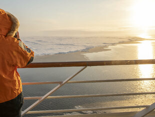 Wildlife Watching from the Deck - Le Commandant Charcot