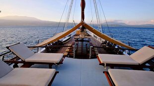 Sunbeds onboard Liveaboard
