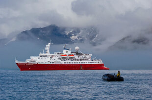 ms-expedition-polar-ship-antarctica-zodiac-excursion-1.jpg