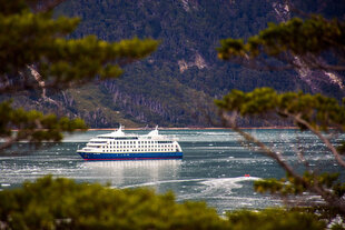 Stella Australis Cruising
