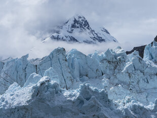 Margerie Glacier & the mountains behind at Glacier Bay