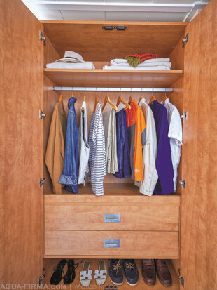 The standard wardrobe size in cabin categories 1 to 4