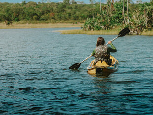 Kayaking is offered on Lagoa das Araras near the lodge
