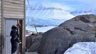 High-Arctic-Snowmobiling-Expedition-Spitsbergen-Svalbard-adventure-wilderness-nordenskiold-lodge.jpg