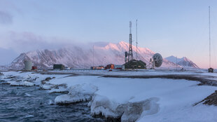 Isfjord Radio Wilderness Hotel