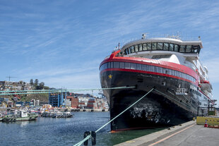 Roald Amundsen Docked - Andrea Klaussner