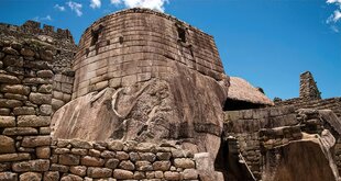 Machu-Picchu-tower-of-the-Temple-of-the-Sun.jpg