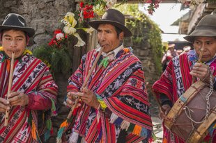 Peru-Lares-Trek-Upper-Sacred-Valley-Cusco-Machu-Picchu-Inca-locals-playing-music.jpeg