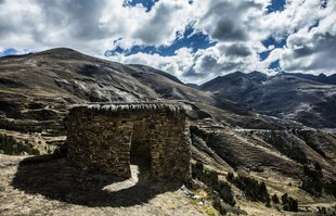 Peru-Lares-Trek-Upper-Sacred-Valley-Cusco-Machu-Picchu-Inca-small-stone-hut.jpeg