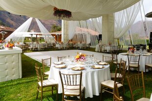 Outdoor Area - Hotel