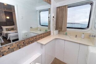 Galaxy Diver III - Bathroom