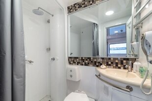 Galaxy Diver III - Bathroom