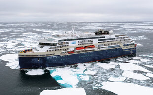 MS Fridtjof Nansen in Antarctica - Espen Mills - HX Expeditions