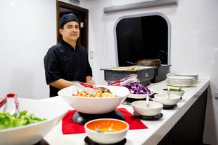 natural-paradise-buffet-galapagos-yacht.jpg