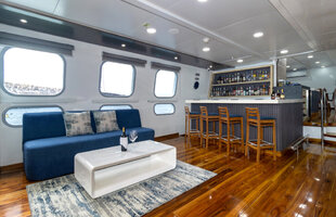 natural-paradise-social-area-galapagos-yacht.jpg