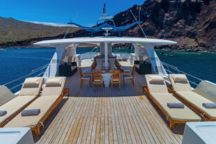 natural-paradise-sundeck-galapagos-yacht.jpg