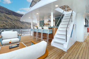 Galapagos Sea Star Sundeck Bar