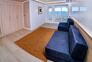 Owner's Suite: Lounge