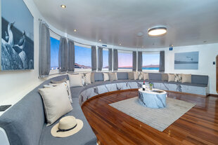 Lounge, Galapagos Horizon