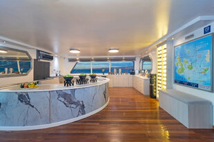 Galapagos Horizon, Dining