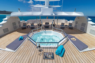 Galapagos Horizon Jacuzzi