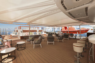 Sun Deck Bar on Douglas Mawson