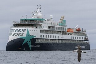 Douglas Mawson in the Subantarctic Islands - Scott Portelli