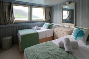 A category B twin cabin on M/Y Pegasos