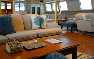 The indoor lounge on M/Y Pegasos
