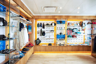 Gift Shop, Santa Cruz II, HX Expeditions