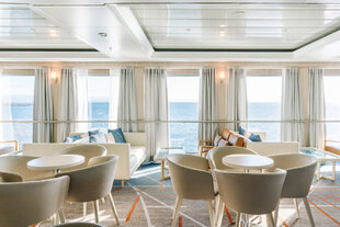Panorama Lounge, Santa Cruz II, HX Expeditions