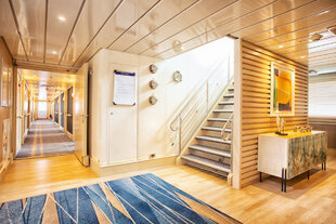 Receptions, Santa Cruz II, HX Expeditions