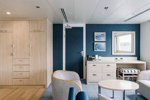 Darwin Suite, Santa Cruz II, Clara Tuma