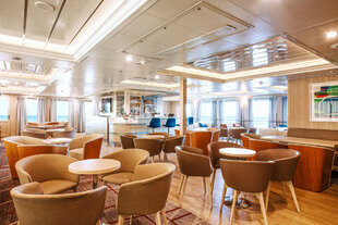 Panorama Lounge, Santa Cruz II, HX Expeditions