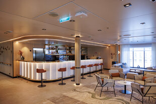 Observation Lounge, Diana