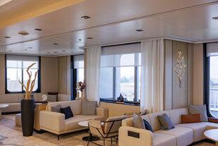 Observation Lounge, Diana