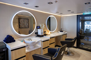 Beauty Salon, Diana