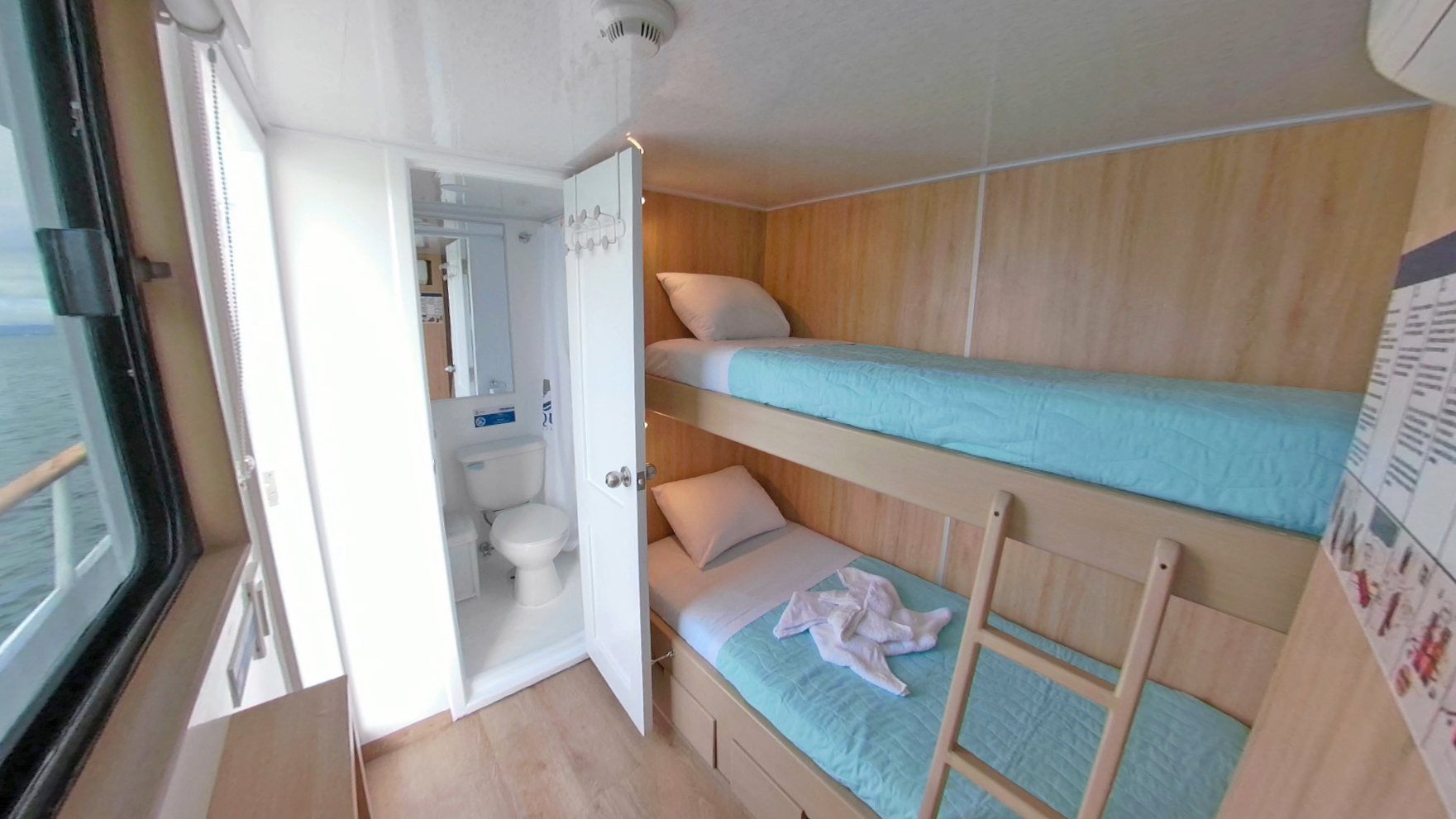 AQUA-FIRMA Galapagos Dive Liveaboard Yacht upper deck twin cabin